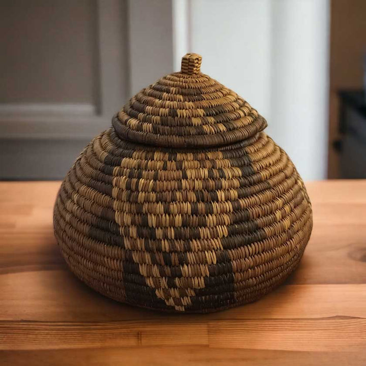 Mid-20th Century Zulu Ukhamba Basket With Lid | Historical Artistry and Functional Design