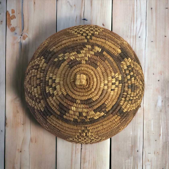 Mid-20th Century Zulu Ukhamba Basket With Lid | Historical Artistry and Functional Design