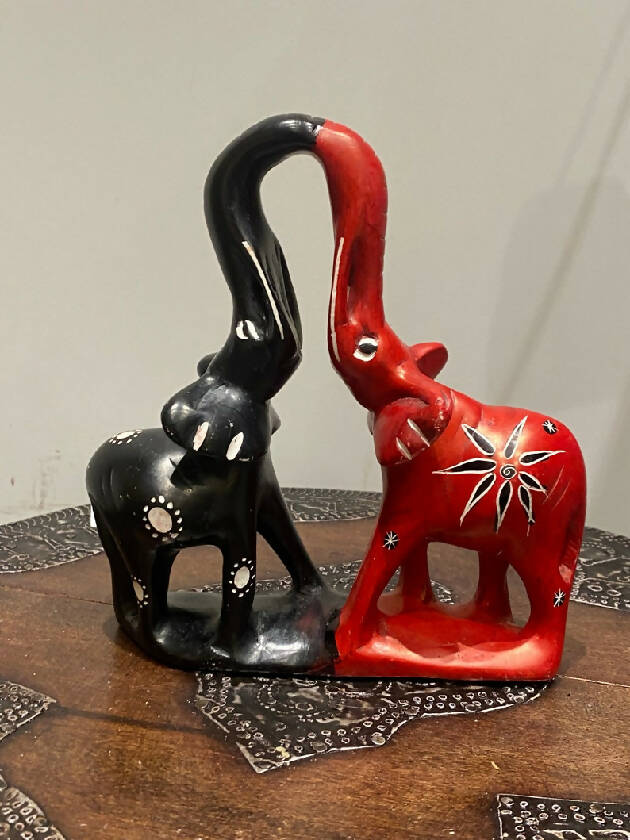 8" Kissing Elephant. - Dilwana - botswana online shopping